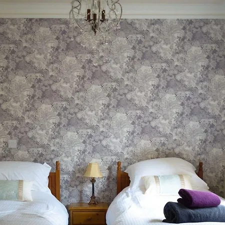 מלון Brockley Hall 4*