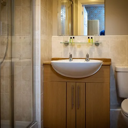 מלון Brockley Hall 4*