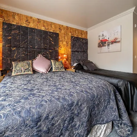 מלון Brockley Hall 4*