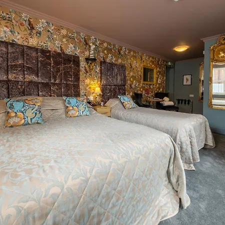 Brockley Hall 4* סולטברן-ביי-דה-סי