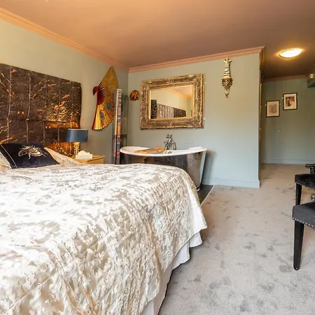 מלון Brockley Hall 4*